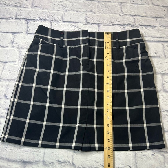 Tommy Hilfiger Black and White Plaid Mini Skirt. Preppy. Academia. Size 12. - Picture 8 of 9